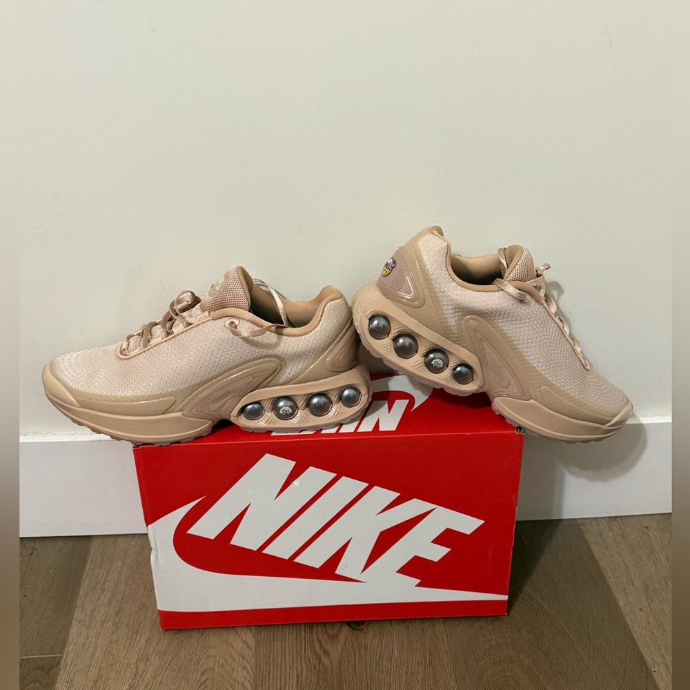 Nike Air Max DN Women’s 8.5 Brand New in Original Box